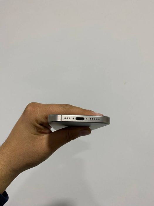 Iphone 15 pro natural