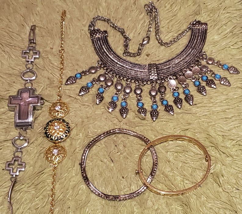 Продам серьги кулоны