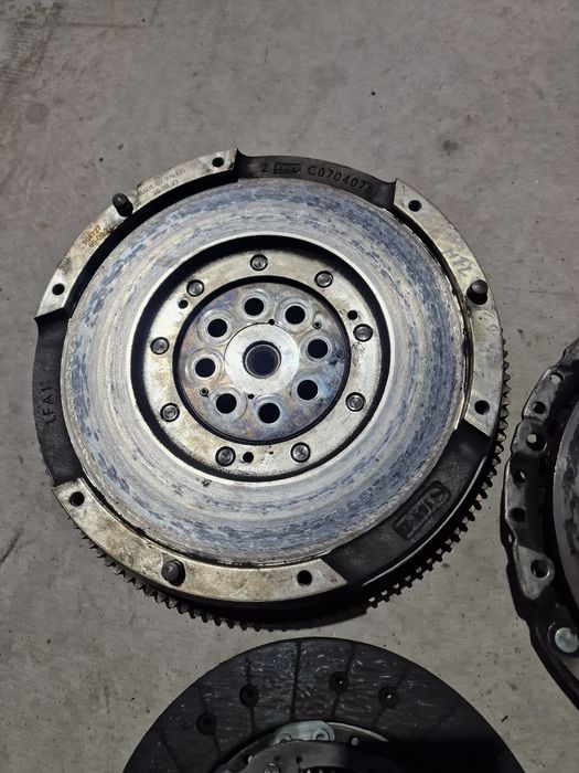 Ambreiaj volanta placa disc n47 bmw e87 e90 e91 e92 x1 e84 e60 e61 e82