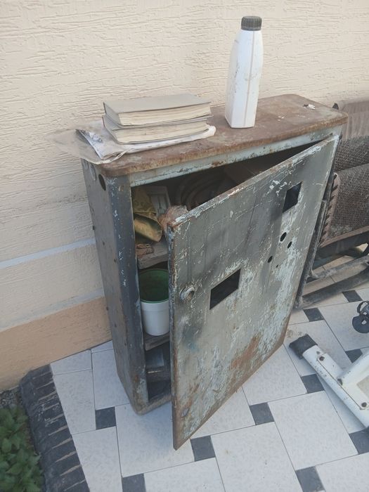 Шкаф металлический