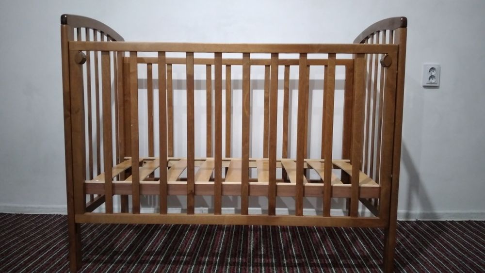 Манеж из дерева.