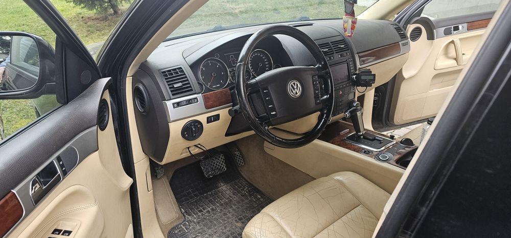 Vând Volkswagen Touareg