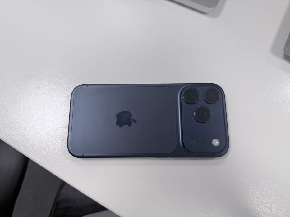 iPhone 17 Pro 256 GB Neverlocked, Garantie Sept. 2027