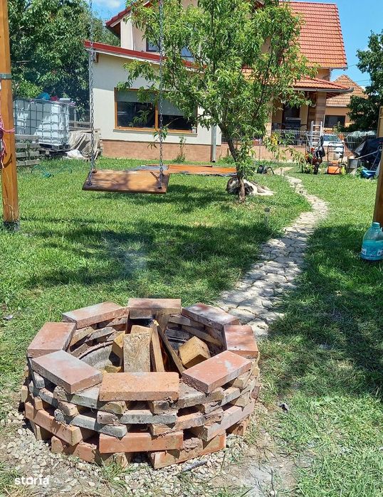 Casă modernă din cărămidă, complet mobilată