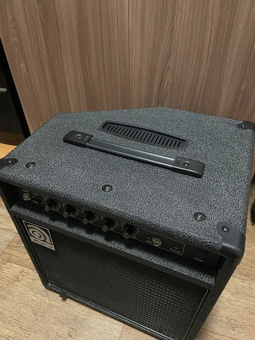 Продам басовый комбик