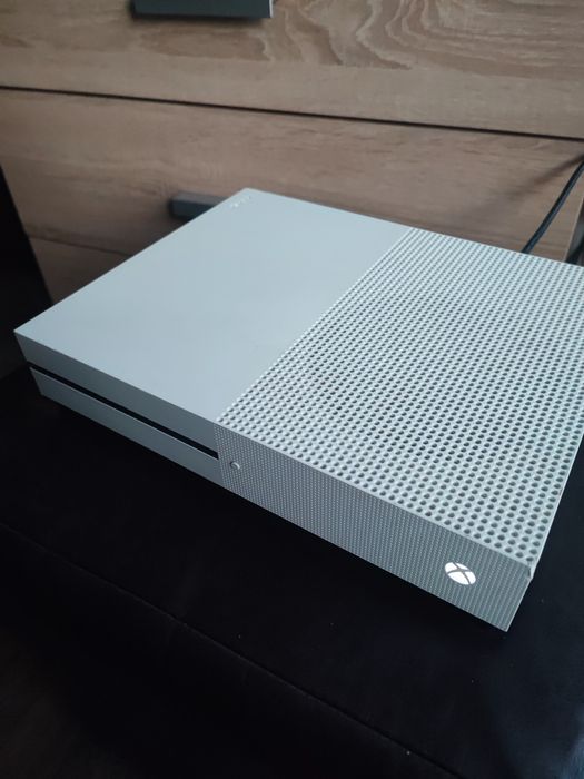 XBOX ONE S два комплекта