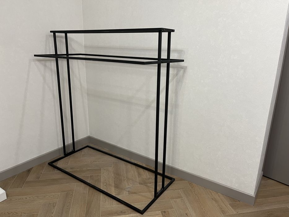 Продается стойка для одежды…….