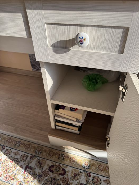 Срочно продам стол рабочий