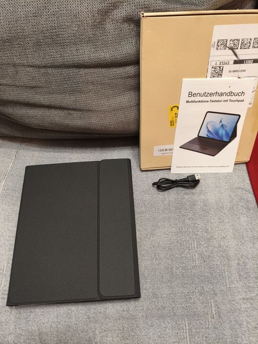 Husă cu tastatură pt iPad Air 13” M3 2025  M2 2024 și iPad Pro 12.9”