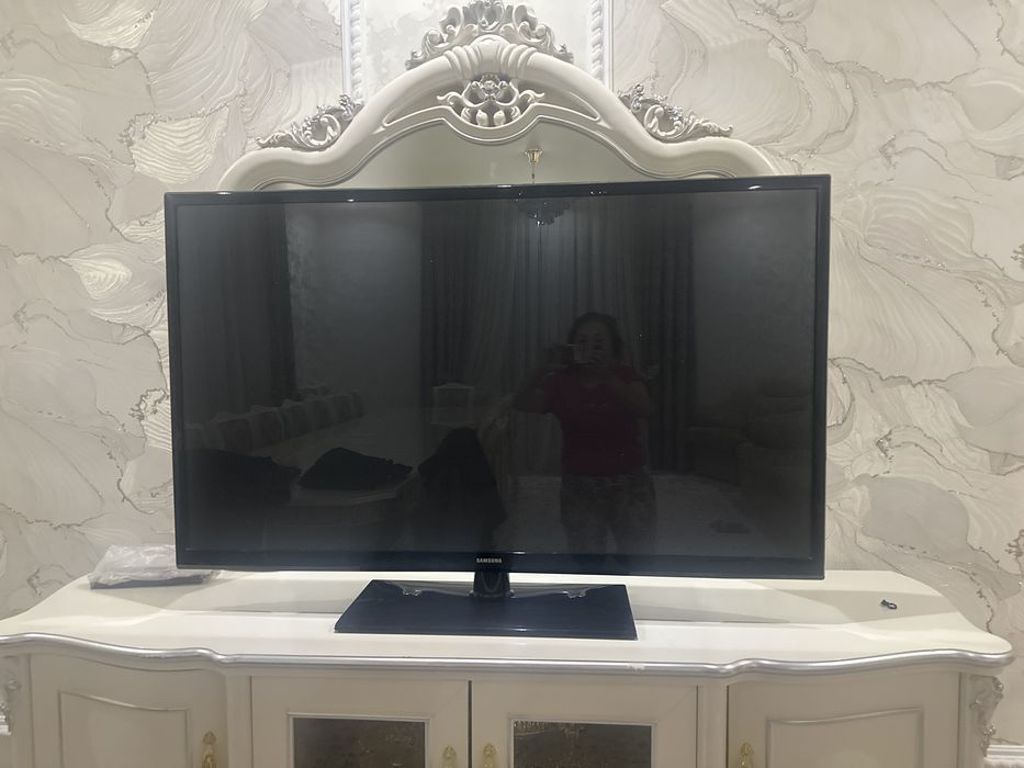 Телевизор БУ в отличном состояний