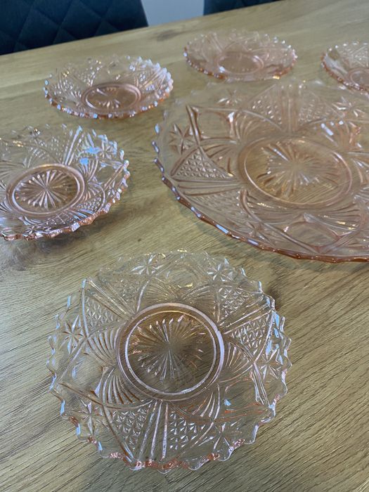 Стъклен комплект плато и десертни чинии