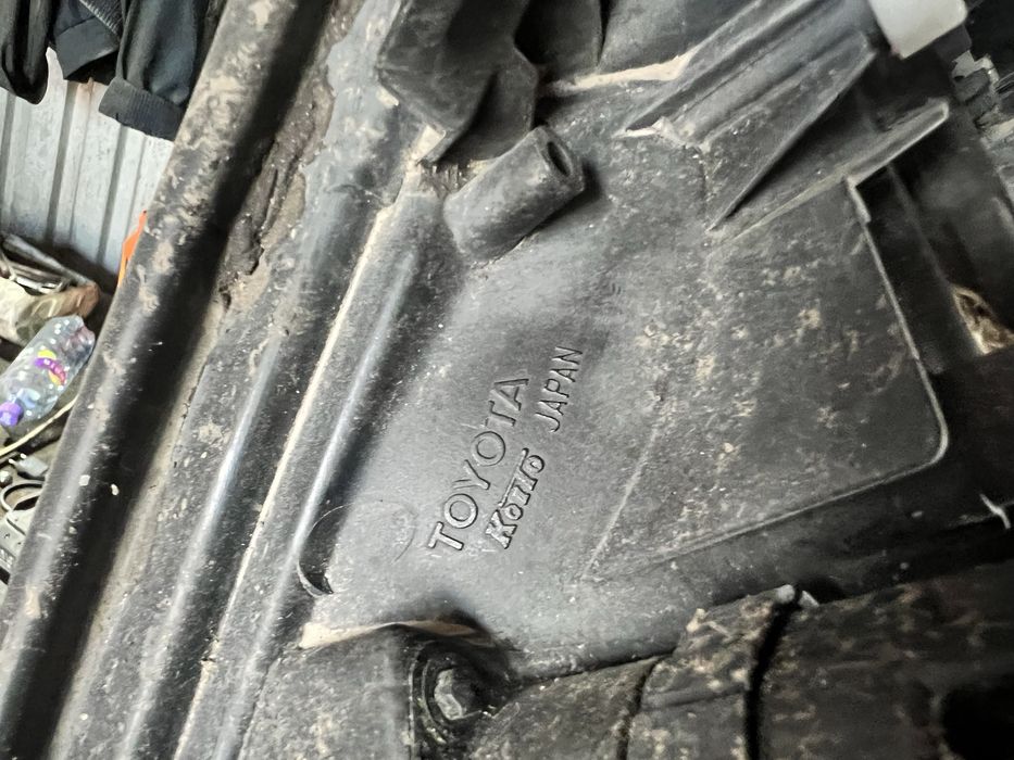 Фар передни Toyota