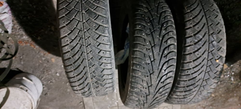 Зимние шины 3 штуки