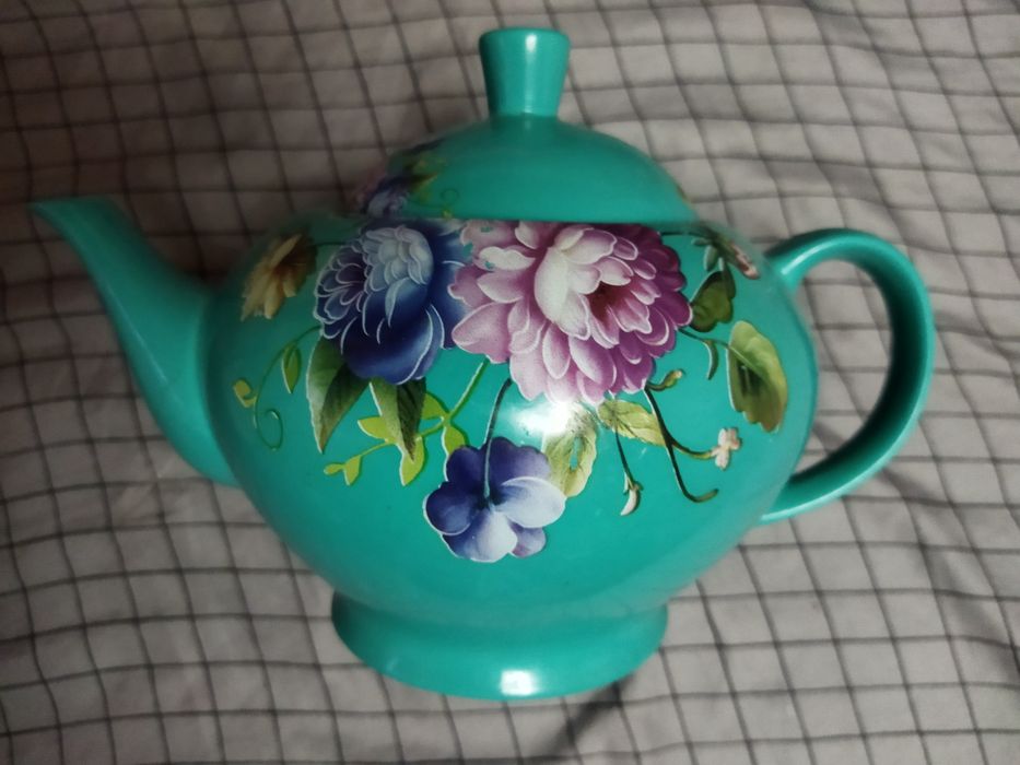 Продам два чайника
