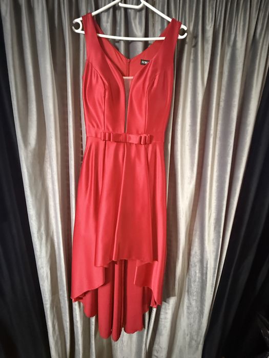 Rochie rosie cu trena, marimea 36