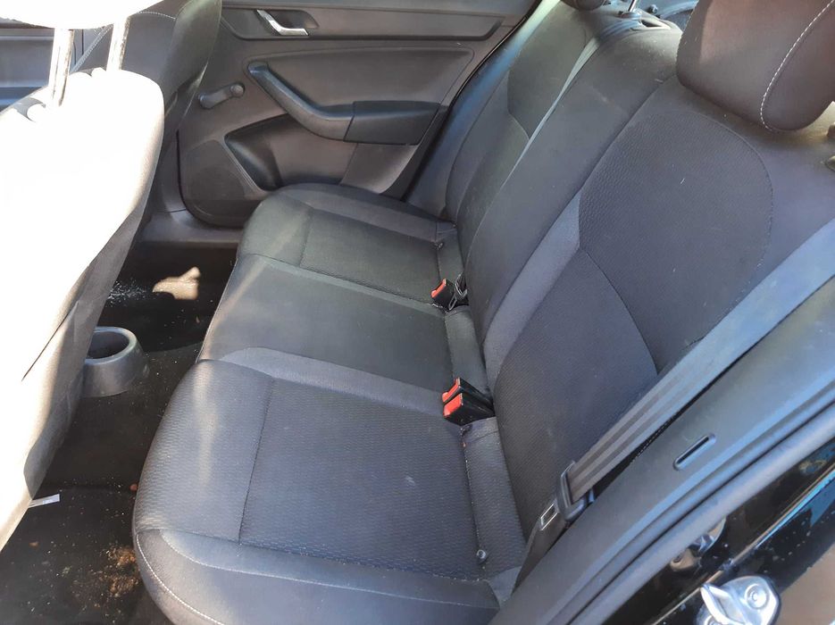 Dezmembrez Skoda Rapid 1.6 E5/CAYC/usa/bara/interior/volan/motor/cutie/capota/bara/plafon/stopuri/faruri