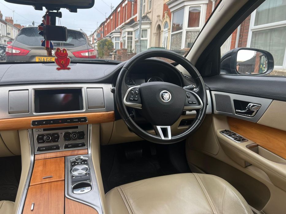 Jaguar XF 2013 în perfecta stare de funcționare