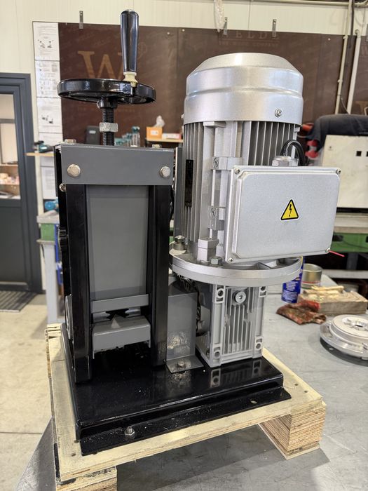 Машина за белене на кабели ф90мм/електрическа белачка