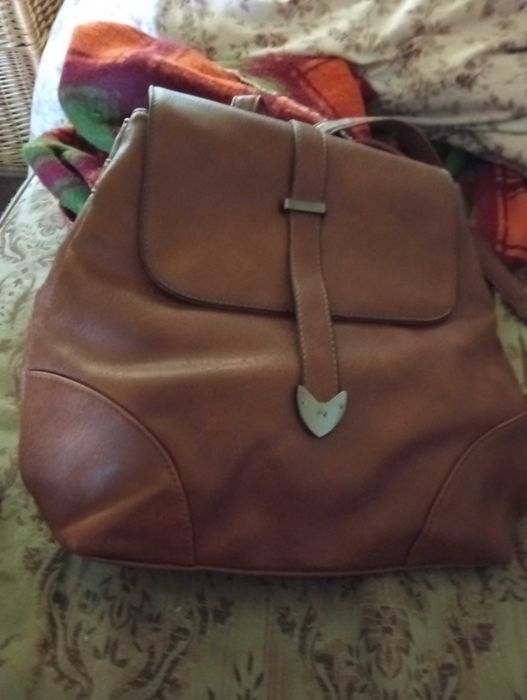 Vând rucsac deosebit dama
