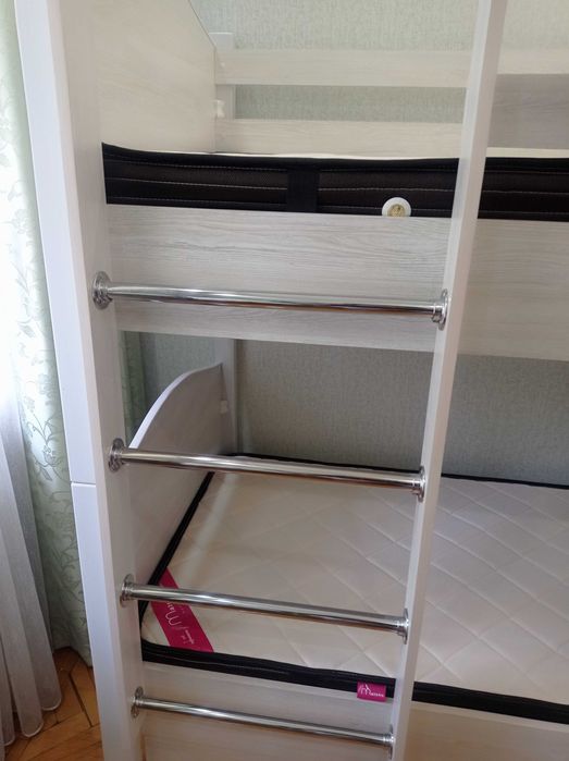 Двухъярусная кровать