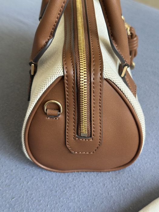 Дамска чанта CHARLES & KEITH