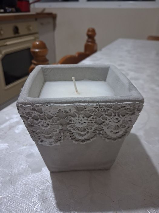 Lumanare in suport de piatra