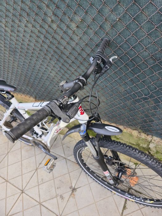 Focus Немски 26цола М размер 3х9 Скорости Rockshox вилка