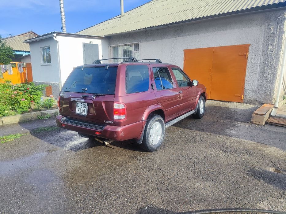 Продам Ниссан Патфайндер 2001 год.