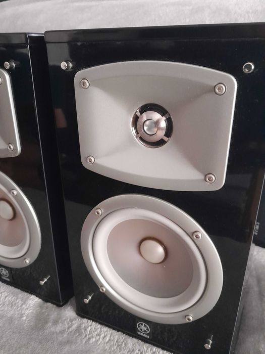 YAMAHA NS-333 Piano Black boxe Hi-Fi de raft compacte