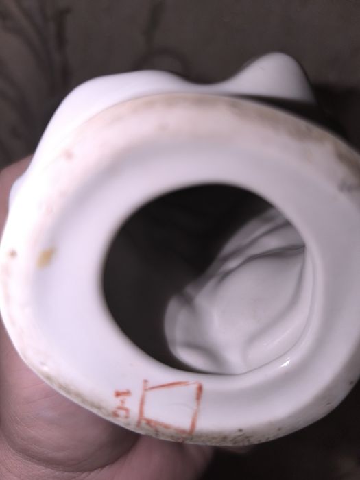 Фарфоровая статуэтка.