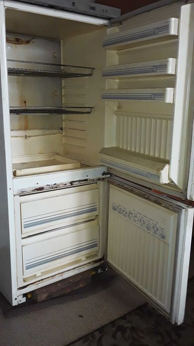 Продам холодильник 10000 тг.