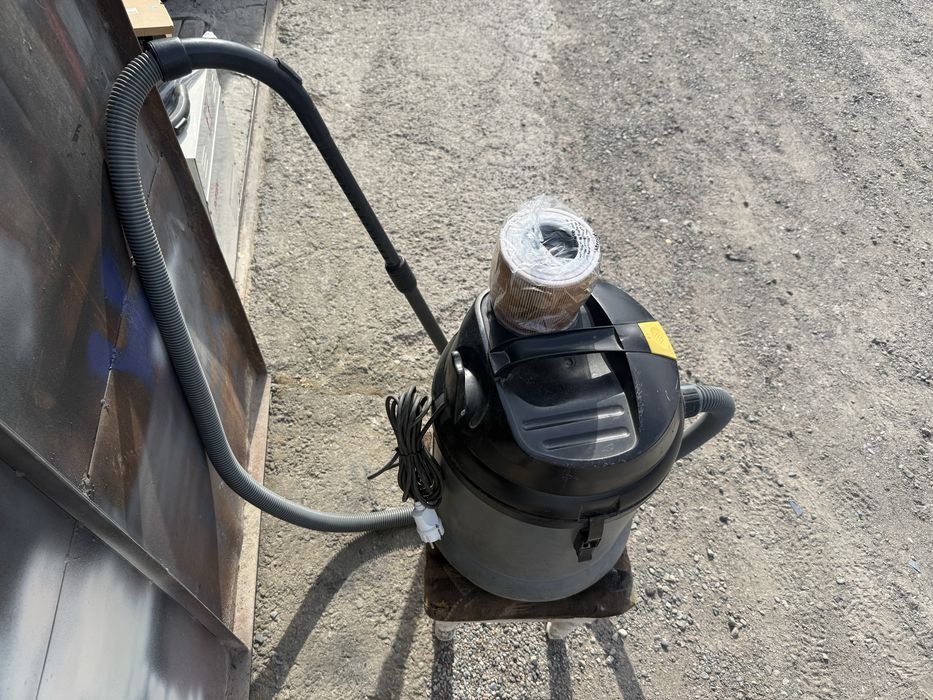 * Karcher NT 27/1 профессиональный пылесос в хорошем состоянии не доро