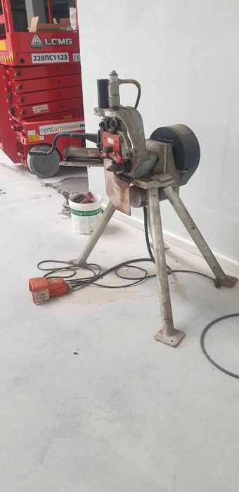 Машина за валцоване на тръби