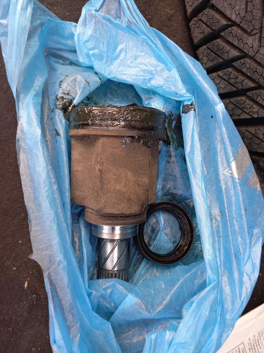 Продам гранату внутреннею,  коробка автомат