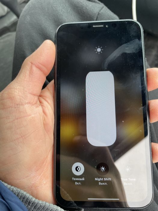 iphone-   XR-64    gb