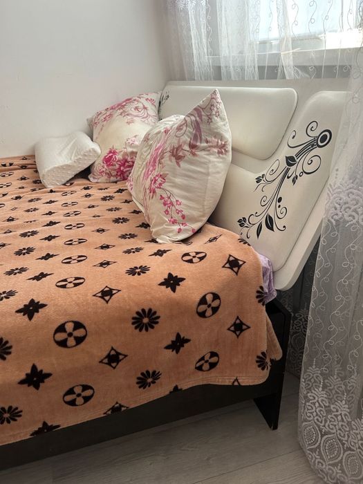 Спальный кравать