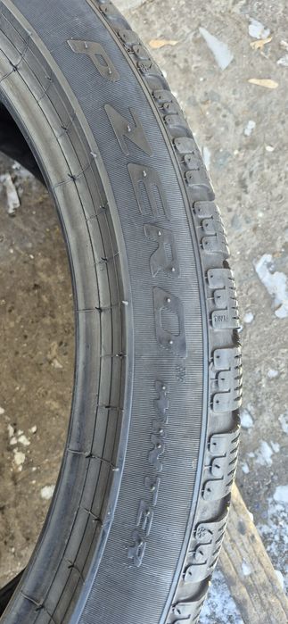 2 anvelope iarna Pirelli 255/40/21.Pretul este pe bucata.