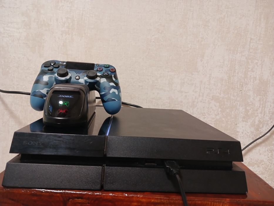 Продам PlayStation 4
