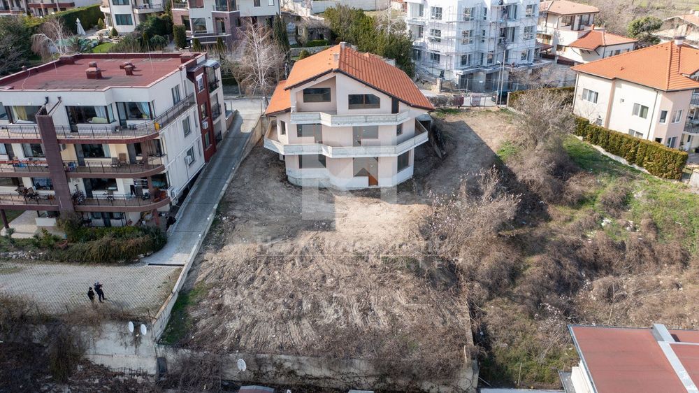 Продава се Къща в Варна, Виница - 469 кв.м за 776 €/кв.м - Снимка #1