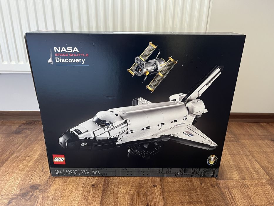 LEGO NASA Space Shuttle Discovery