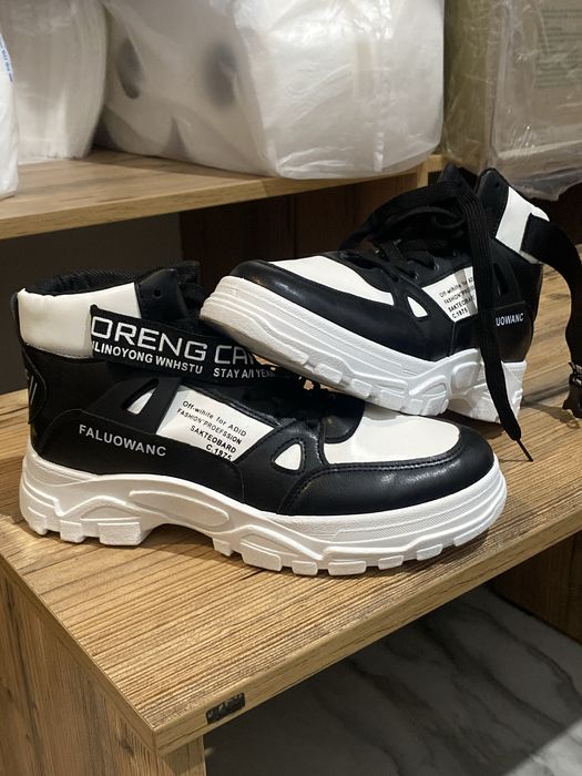 Продам кросовки с высокой подошвой