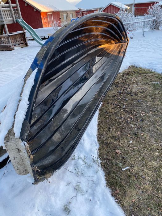 Продаваме гребни лодки