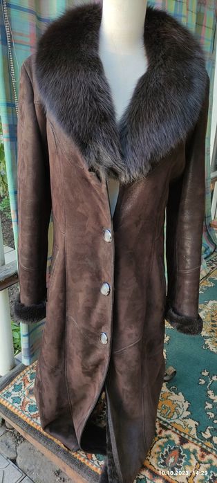 Женская дубленка.