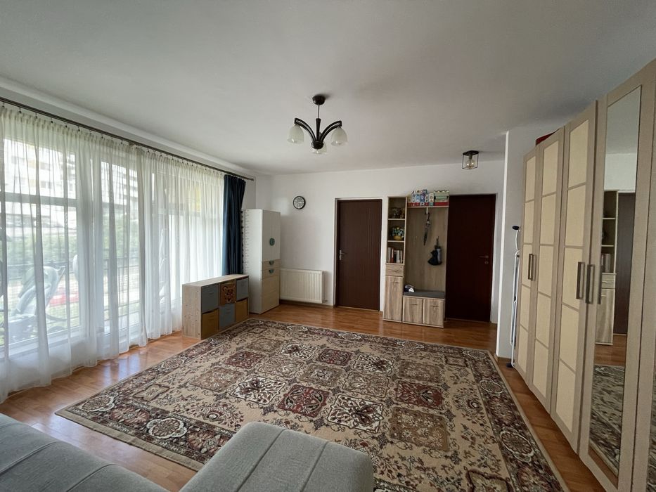 Vand apartament cu 1 camera.  Suprafata utila 35,5 mp+balcon 5mp