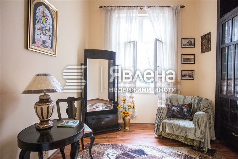 Дава се под наем Етаж от къща в Варна, Център - 190 кв.м за 1050 € - Снимка #11