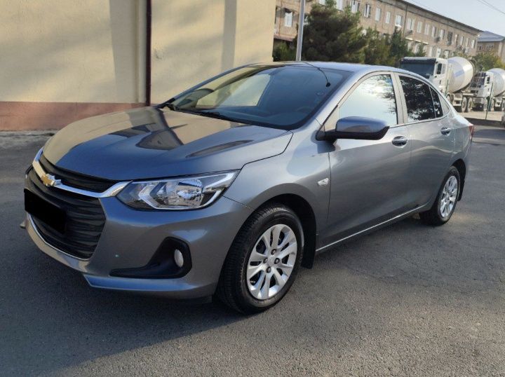 Автомобиль Chevrolet Onix