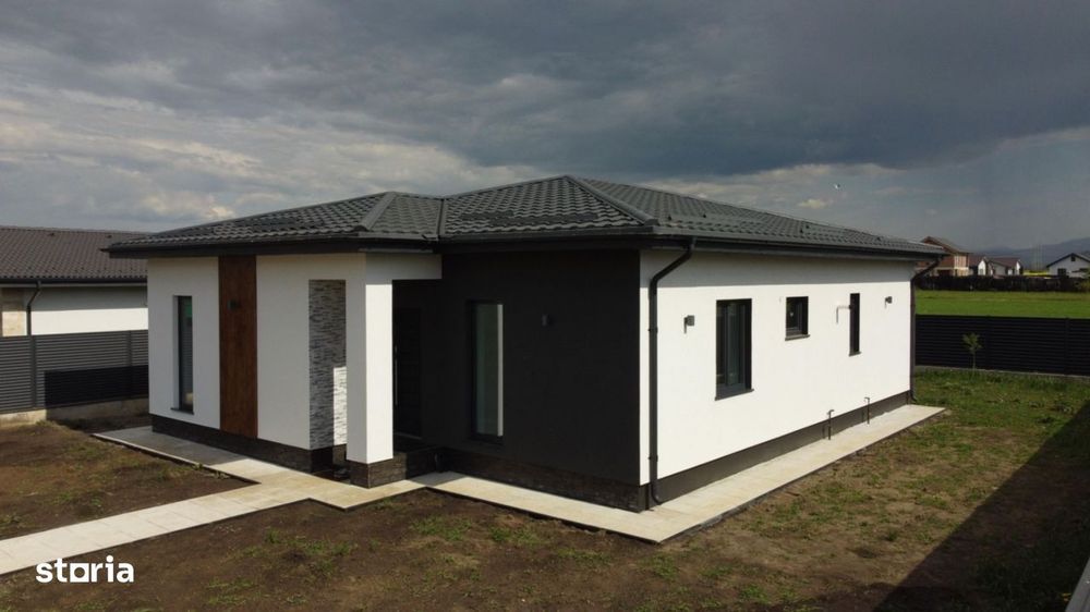 Casă/Vilă cu 4 camere de vânzare - Sampetru, zona Dealul Lempes