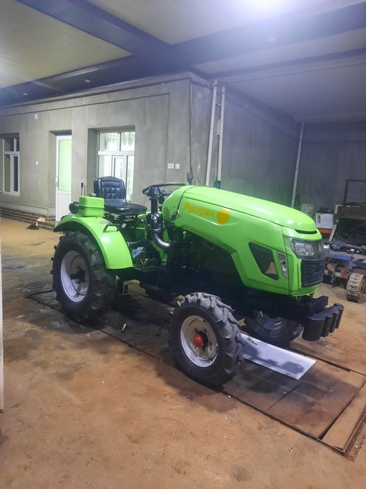 Mini trakror sotiladi