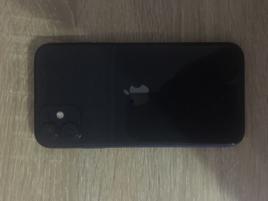 Продам iPhone 11 в идеальном состоянии.