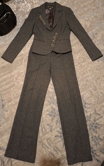 Классический костюм женский